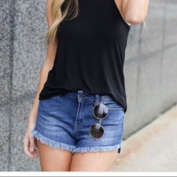 We The Free Cutoff Frayed Hem Denim Shorts 24 - Picture 3 of 10